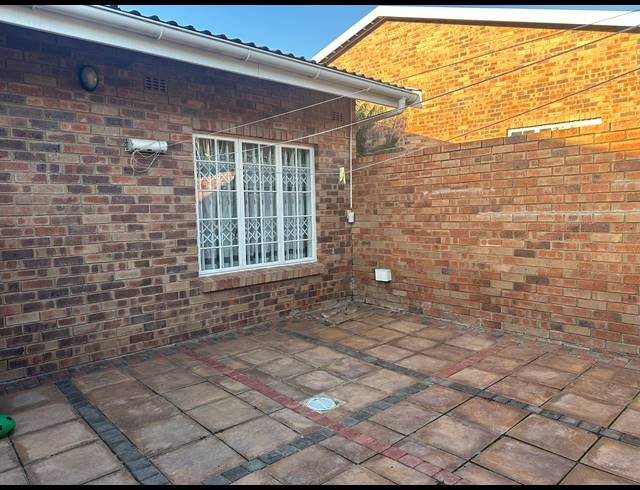 3 BEDROOM SIMPLEX TO LET IN UMTENTWENI